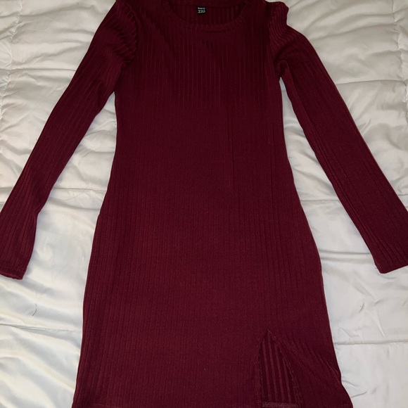 Shein. Size 6 (medium). Burgundy ribbed split hem dress - Picture 2 of 2